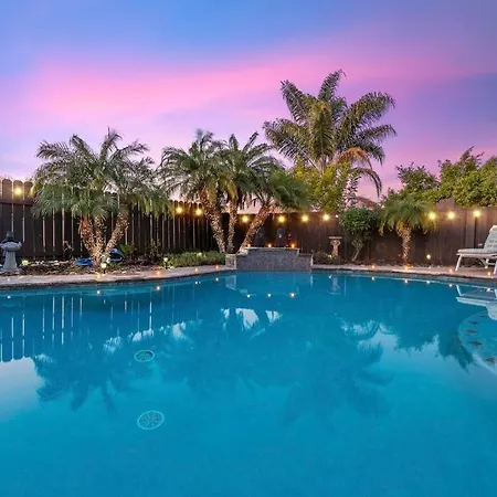 Majestic Views Pool&Jacuzzi, Mini Golf, Playground Villa